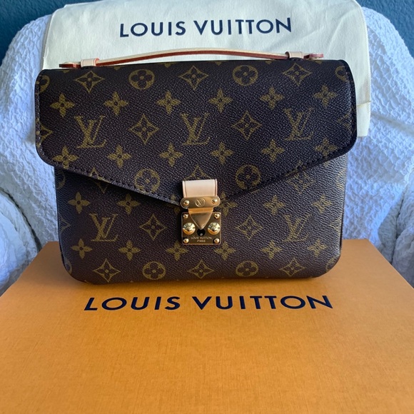 ❌SOLD❌ Brand New Louis Vuitton Pochette Metis Monogram - Picture 3 of 9